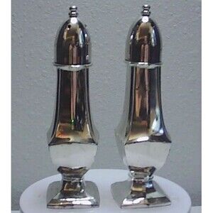 Vintage 1987 Oneida Chippendale Silverplated Salt & Pepper Shaker Set 6636023